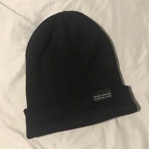 BLACK BEANIE